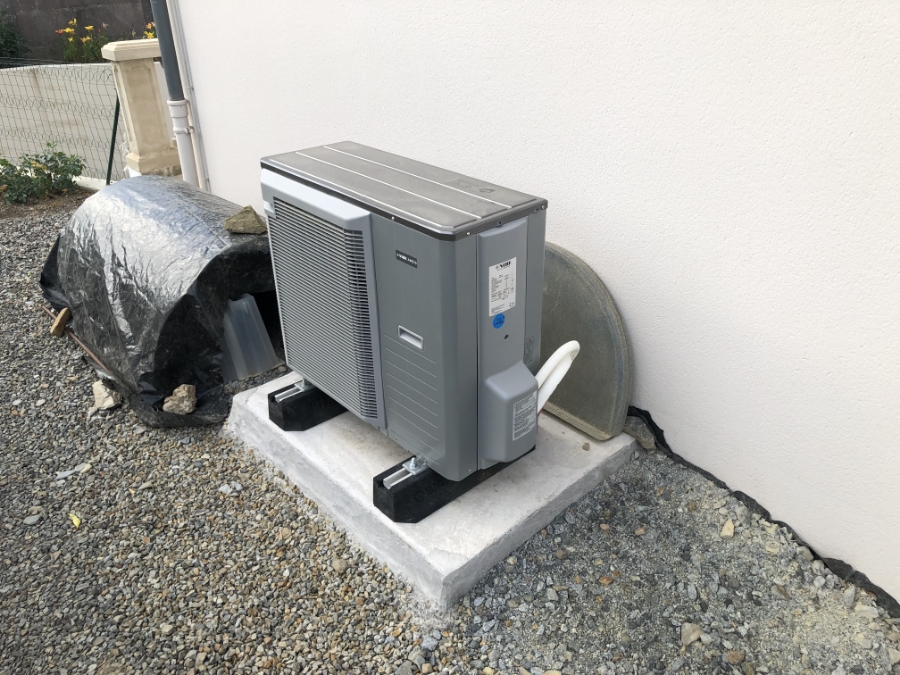 Solair 3 Tech Plombier Chauffagiste Vitre Pompe A Chaleur Exterieur 1